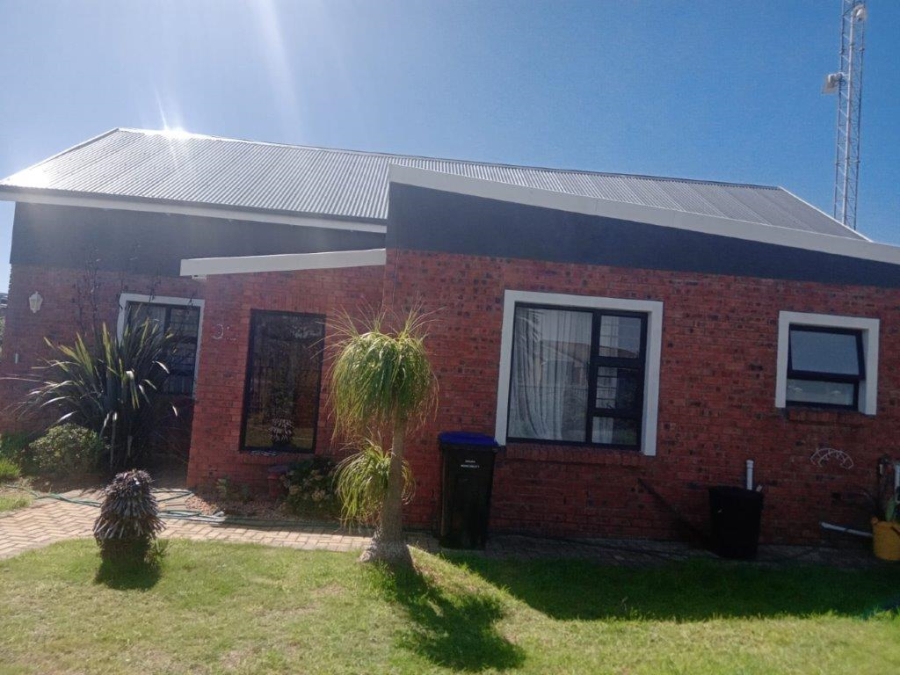 5 Bedroom Property for Sale in Wavecrest Eastern Cape
